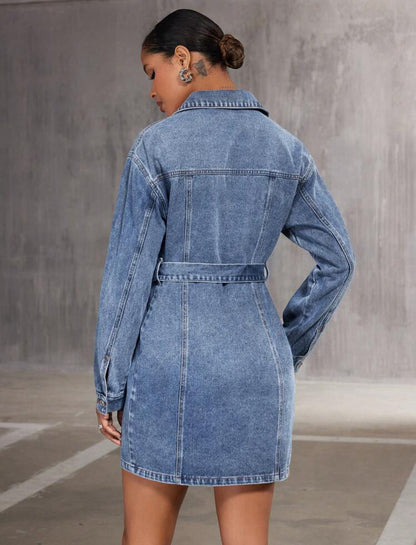 Robe en jeans avec ceinture et boutons