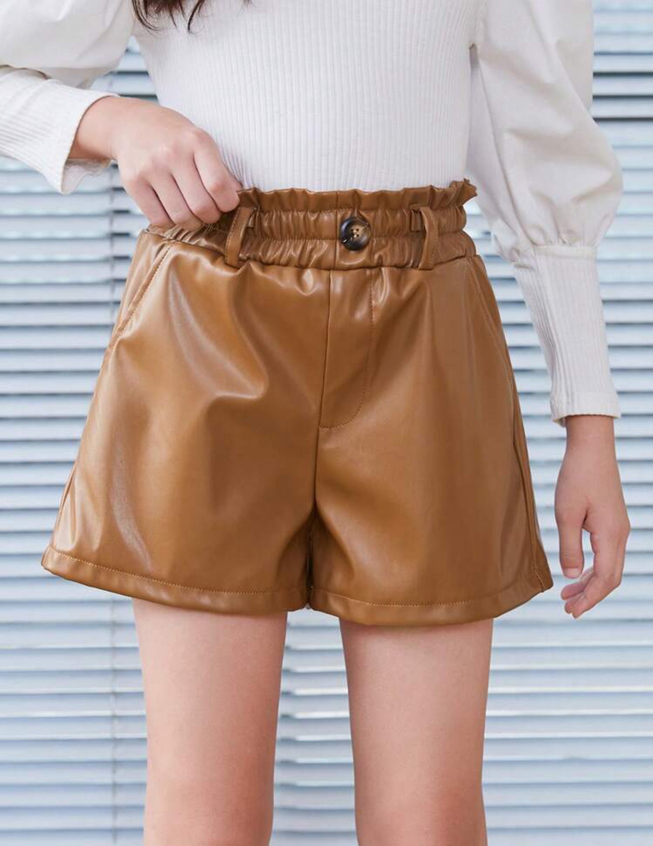 Short fille en simili cuir avec taille