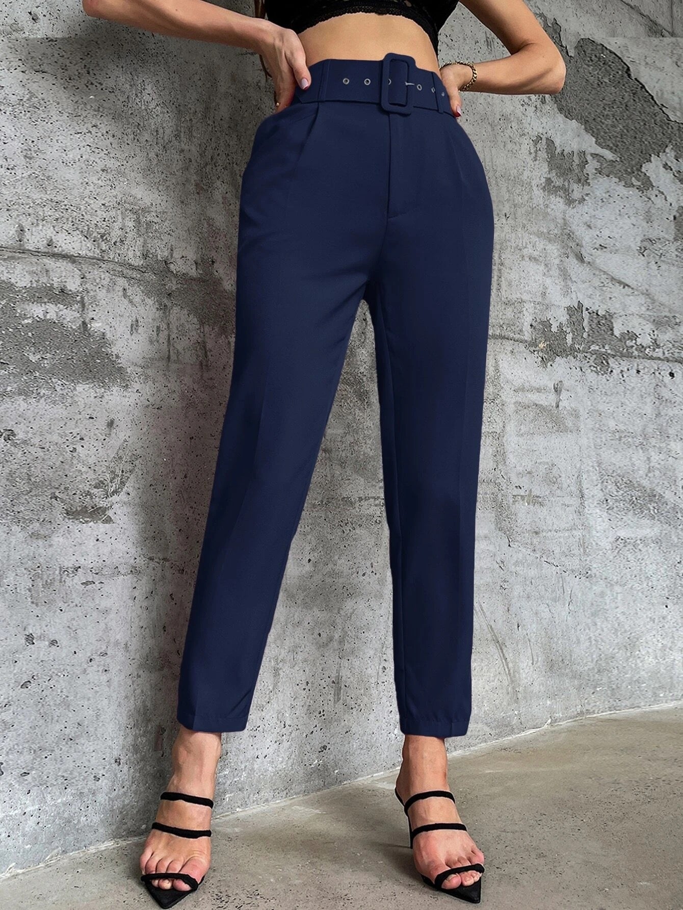 Pantalon élégant avec taille haute et ceinture