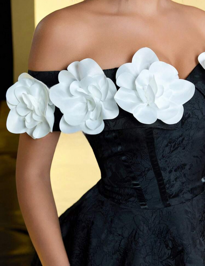 Robe élégante avec bustier et applications florales