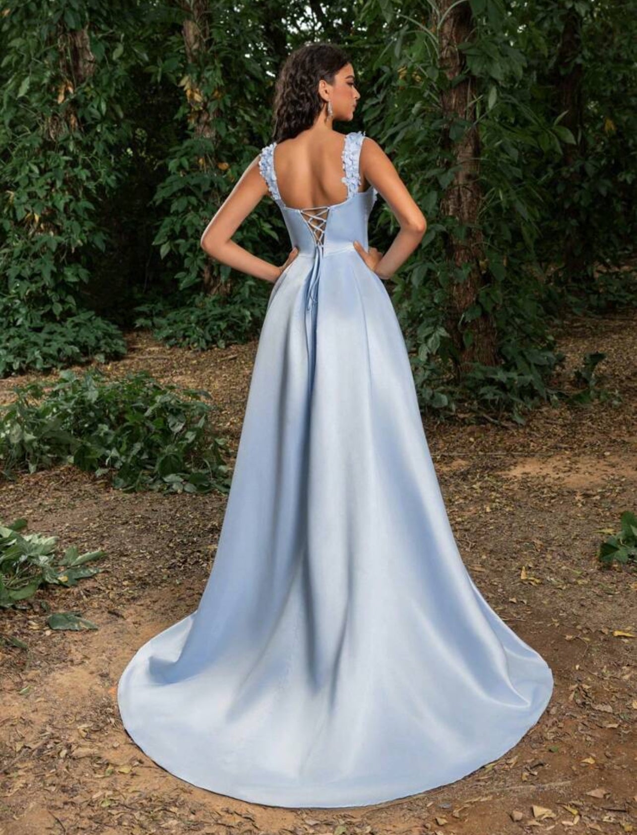 Robe de cérémonie longue avec paillettes et dos transparent