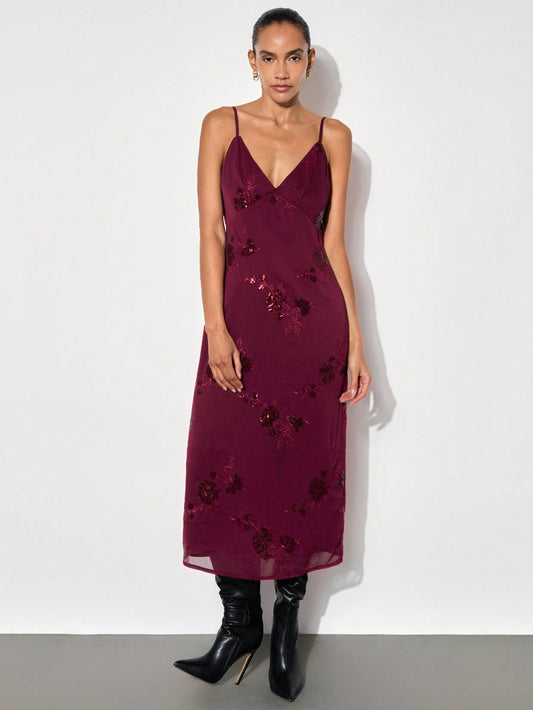 Robe longue et élégante avec décolleté en V