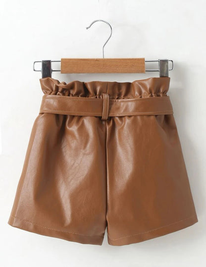 Short en simili cuir avec ceinture