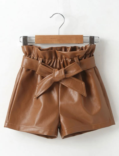 Short en simili cuir avec ceinture