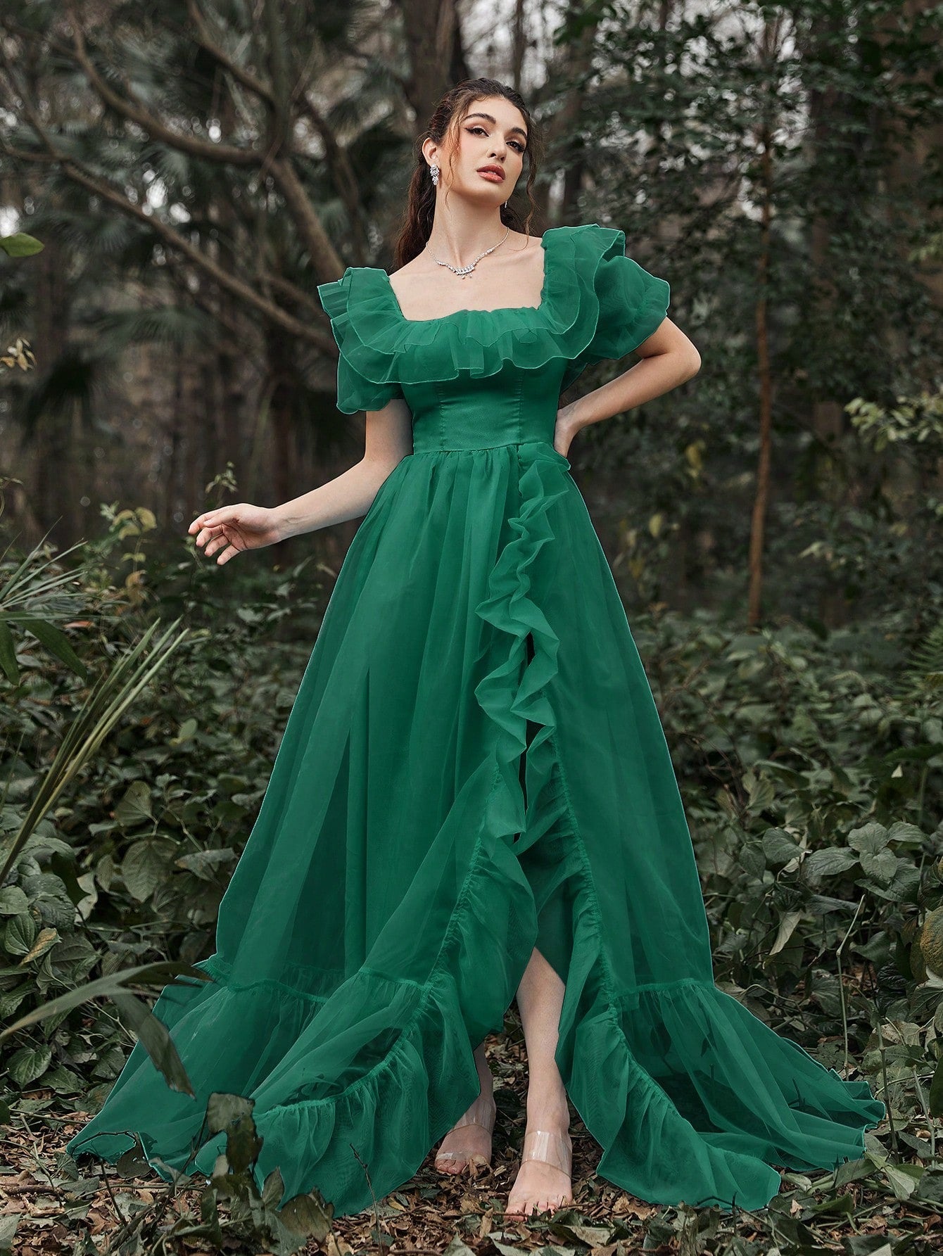 Robe de cérémonie longue avec organza et col carré