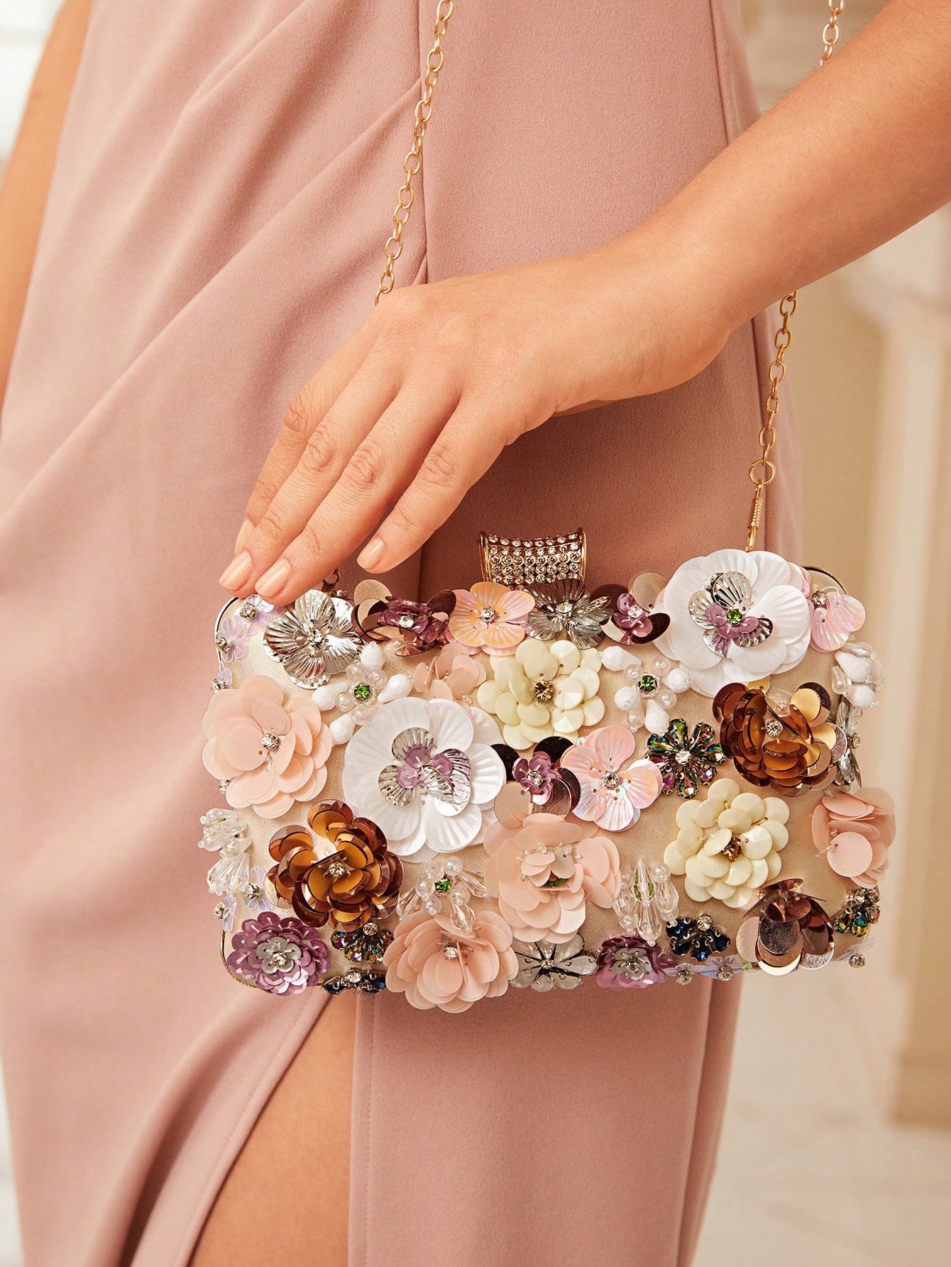 Sac à main élégant avec applications florales