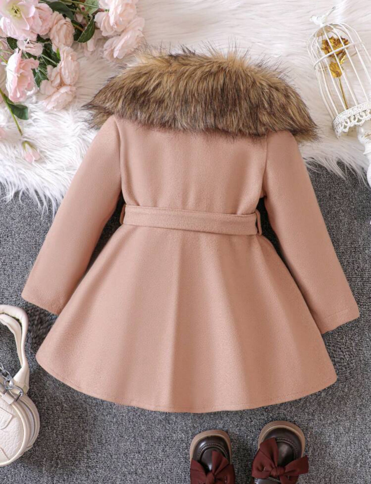 Manteau fille avec capuche pelucheuse