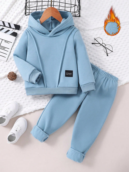 Ensemble sweat-shirt avec capuche et pantalon jogging