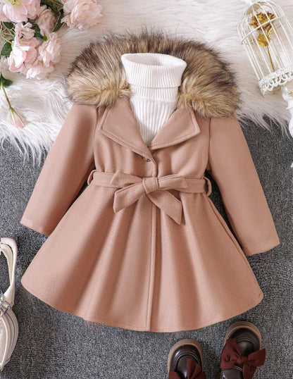 Manteau fille avec capuche pelucheuse