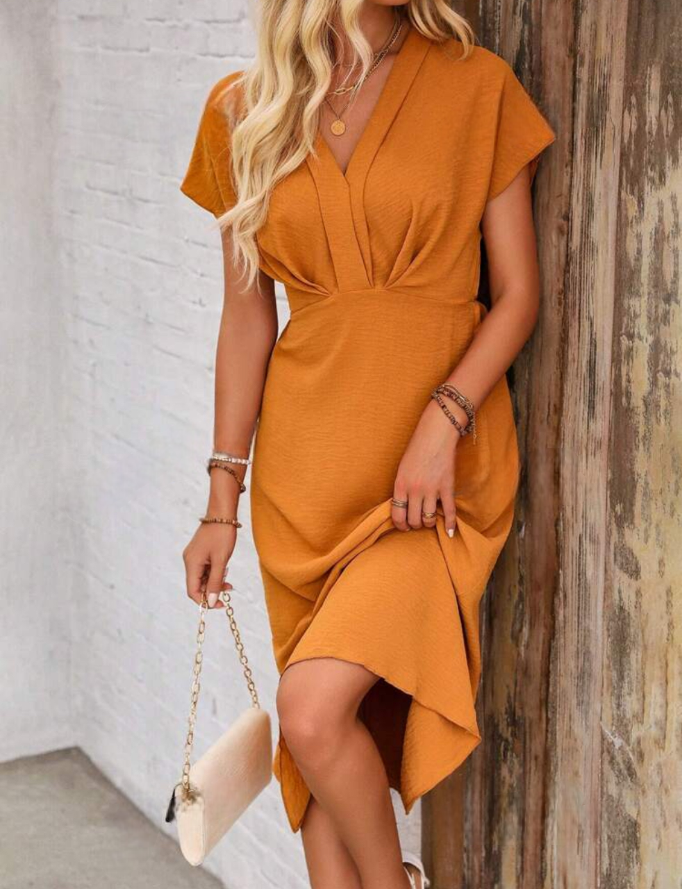 Robe élégante avec décolleté en V