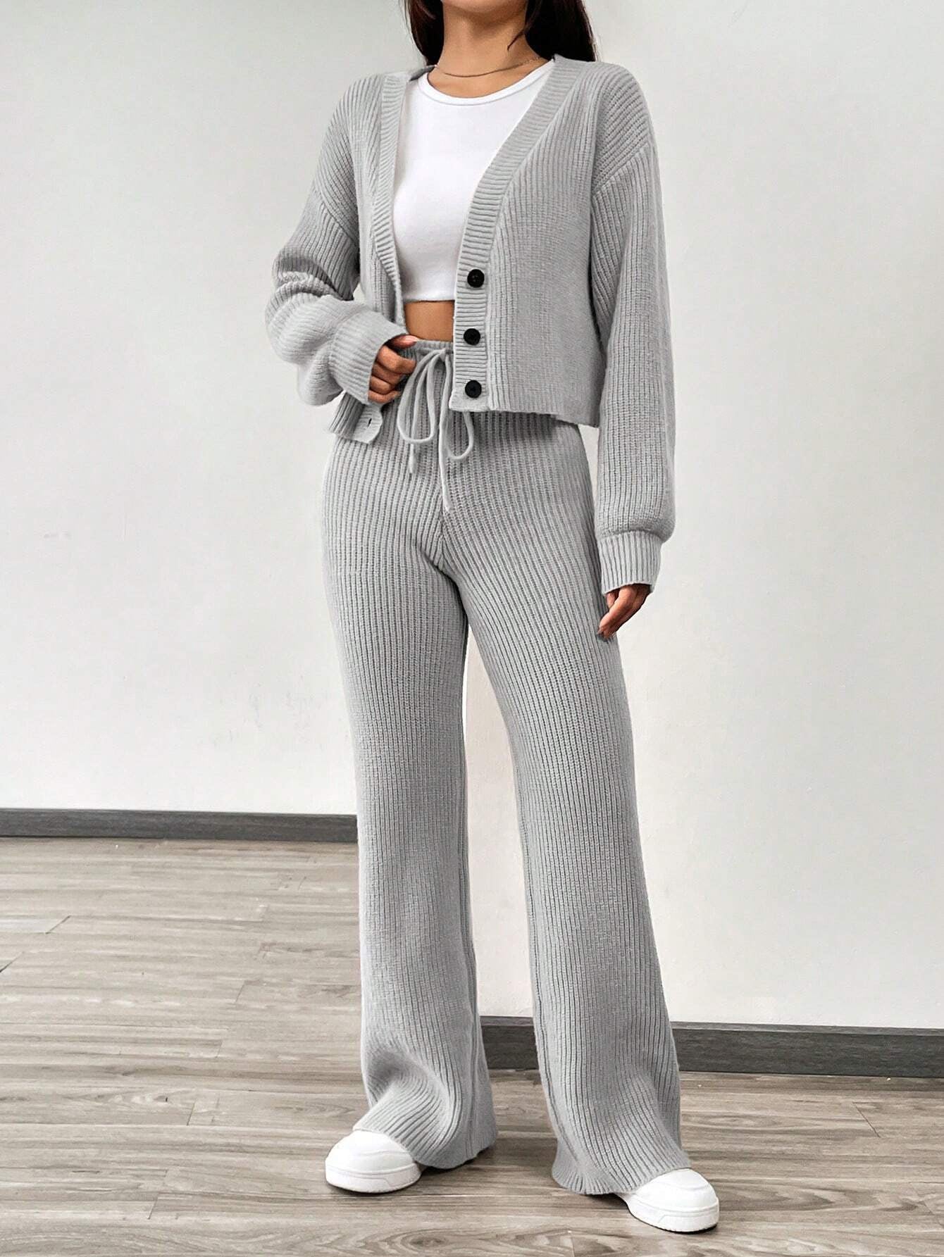 Ensemble cardigan et pantalon en tricot