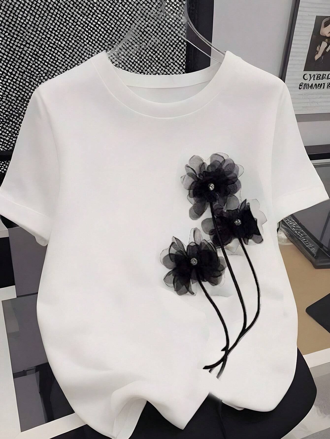 T-shirt élégant avec application florale