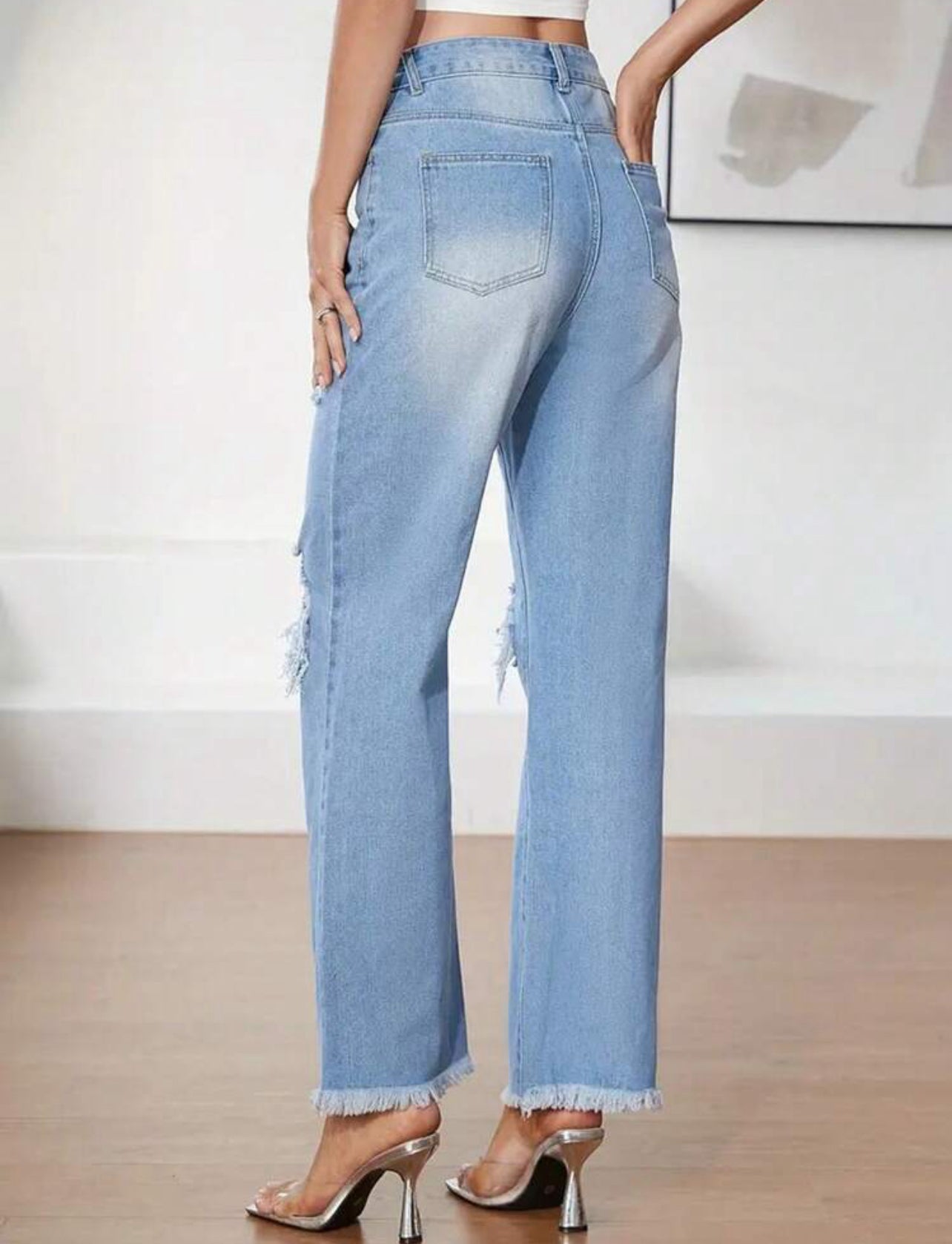 Mom-Jeans mit Riss