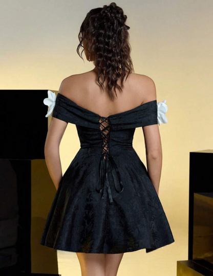 Robe élégante avec bustier et applications florales