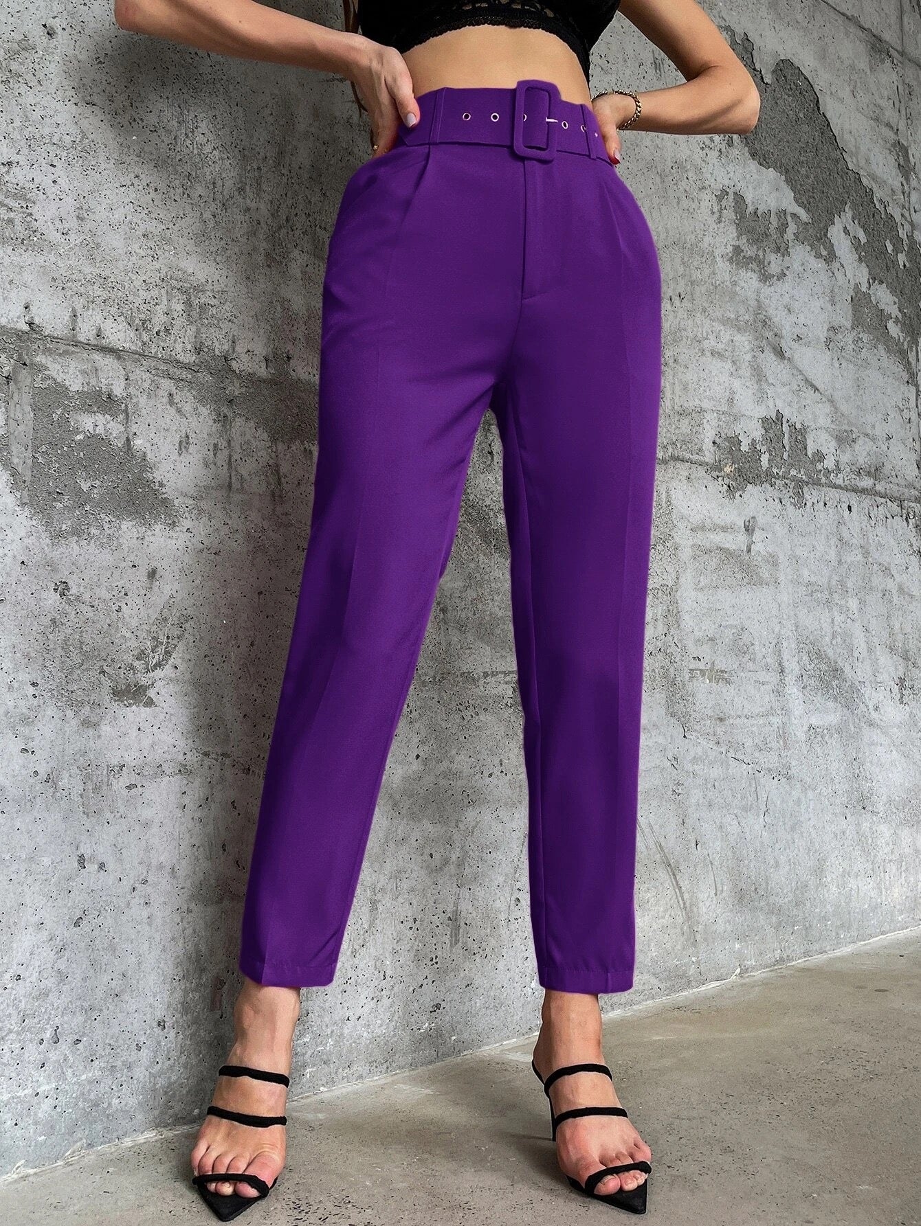 Pantalon élégant avec taille haute et ceinture