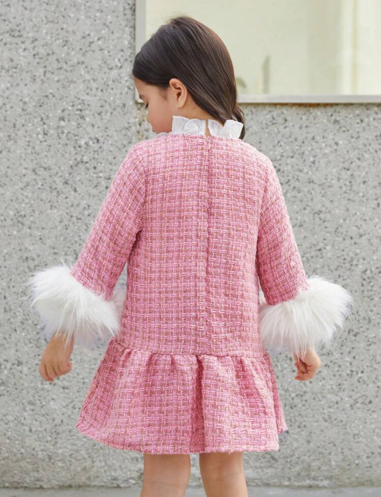 Robe en tweed avec poignets pelucheuses