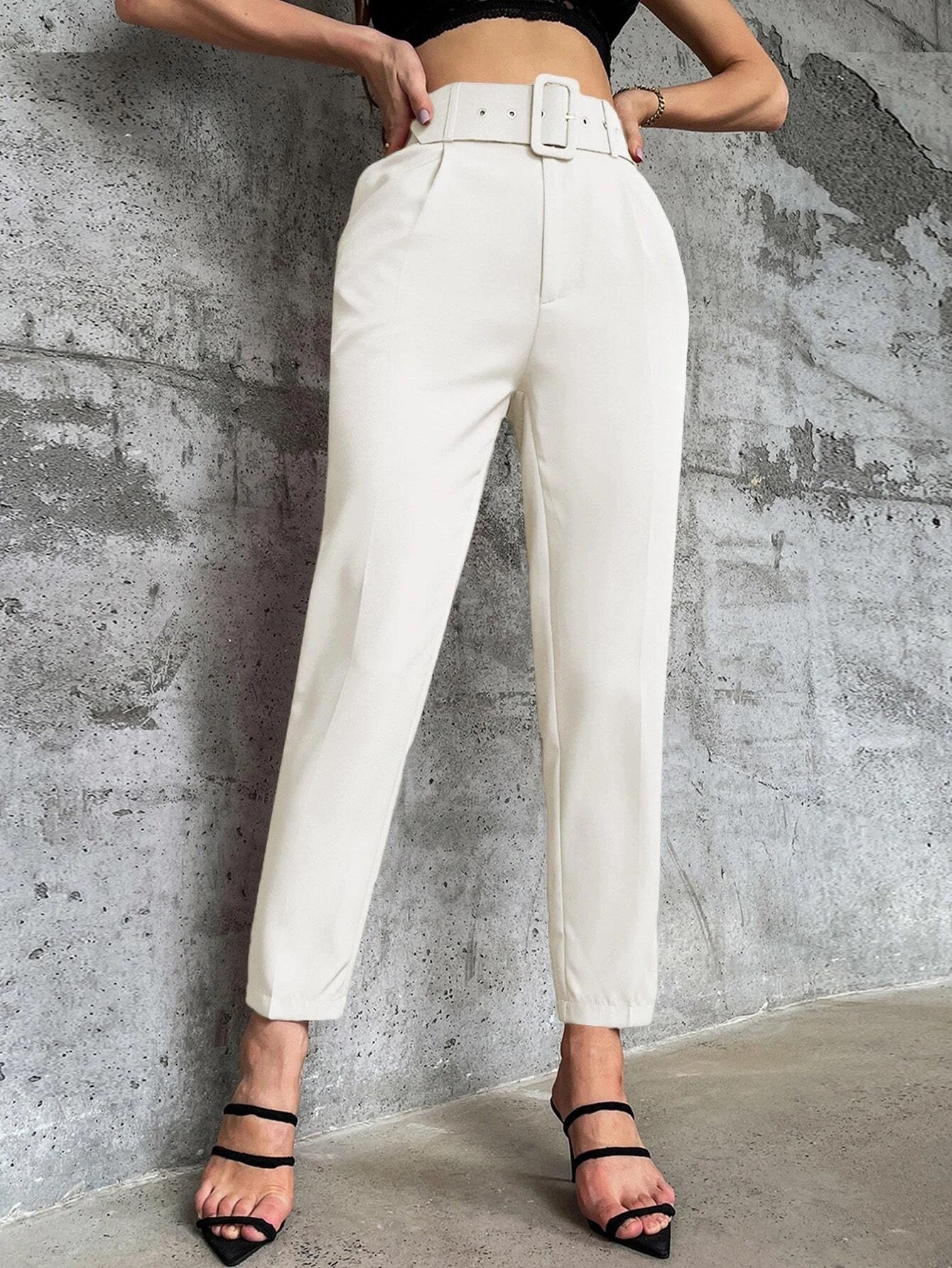 Pantalon élégant avec taille haute et ceinture