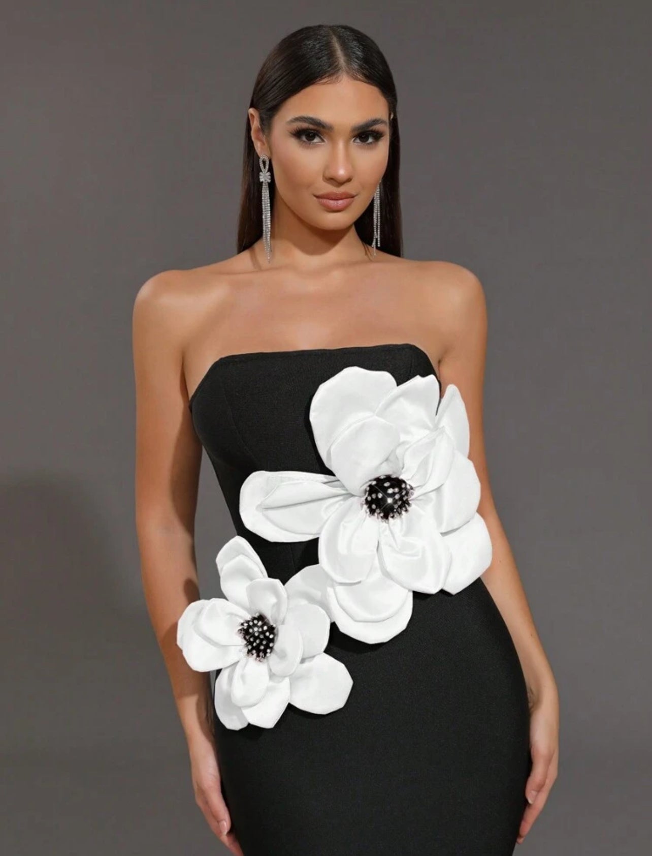 Robe élégante et longue avec application florale