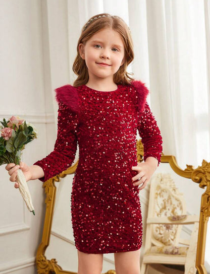 Robe fille avec paillettes et épaulettes pelucheuses