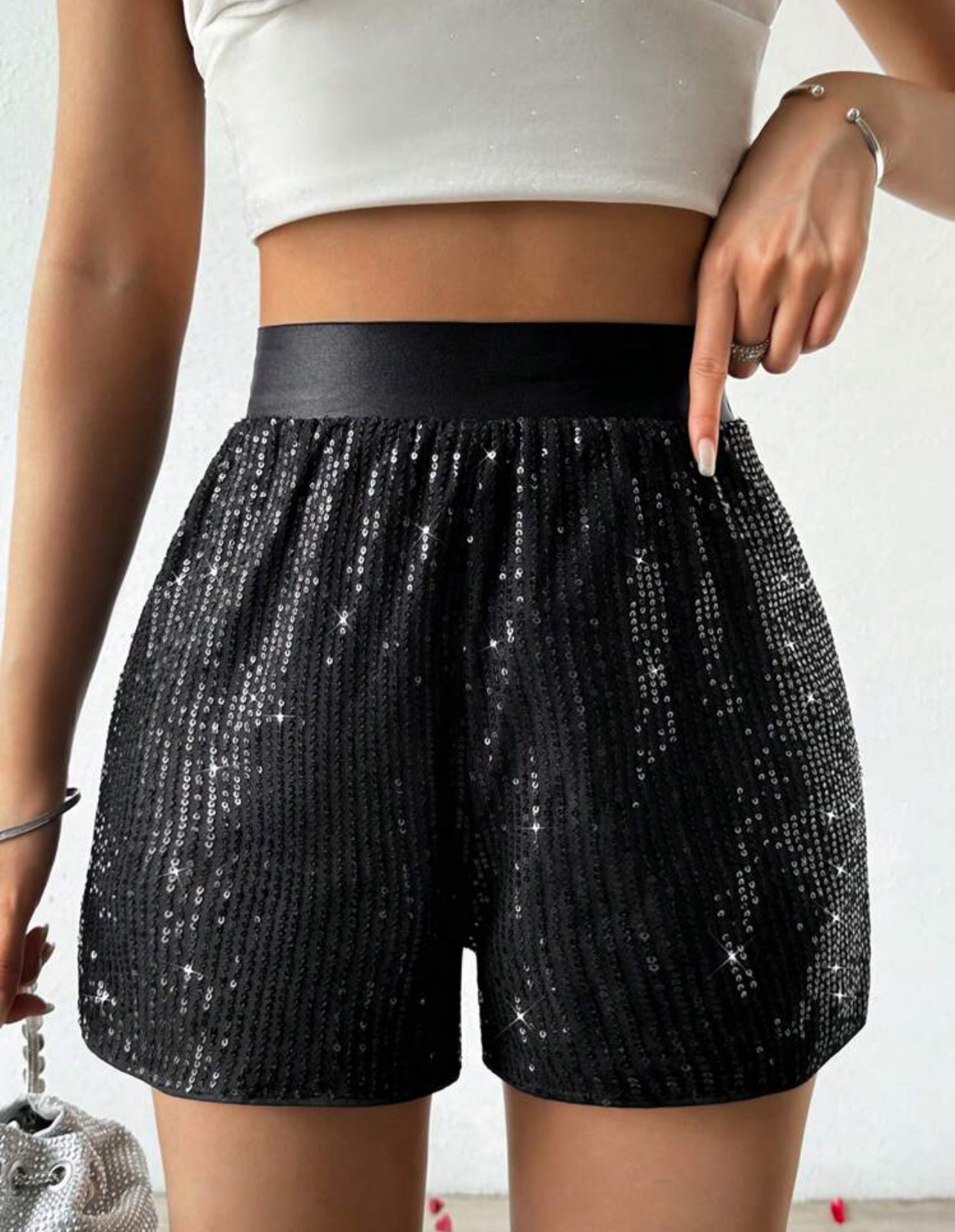 Short élégant avec paillettes strass