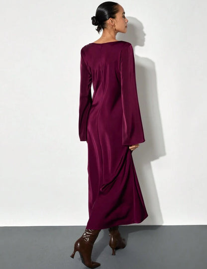 Robe longue et élégante en satin