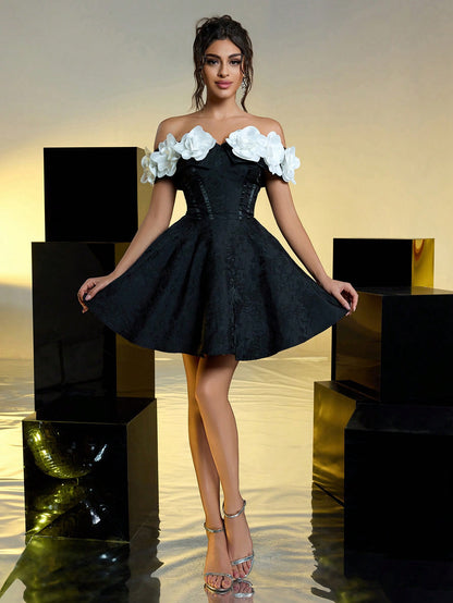 Robe élégante avec bustier et applications florales