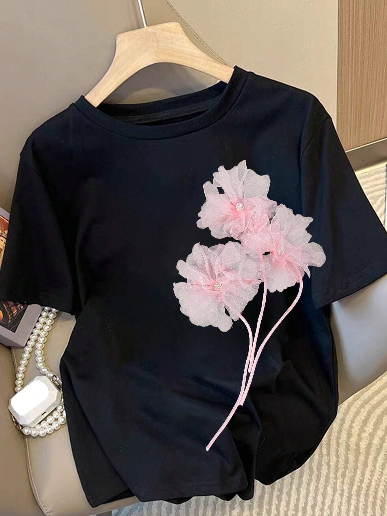 T-shirt élégant avec application florale