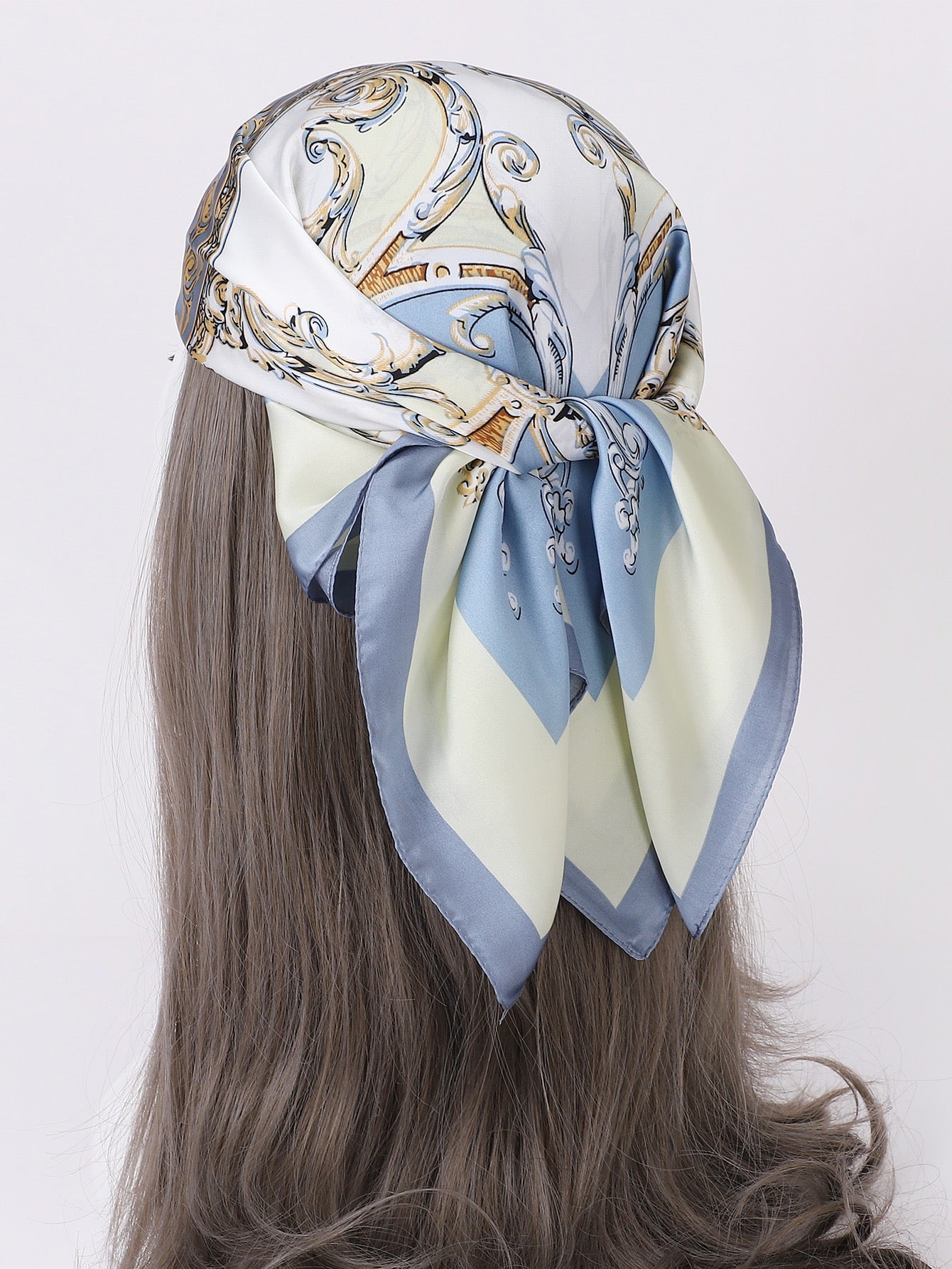 Foulard élégant carré avec imprimé