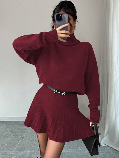 Ensemble pull à col roulé et jupe plissée