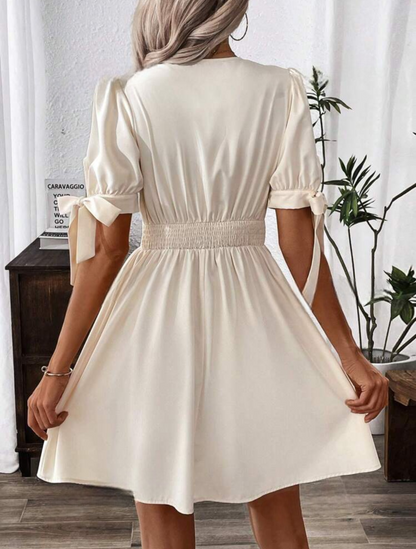 Robe élégante avec détails boutons