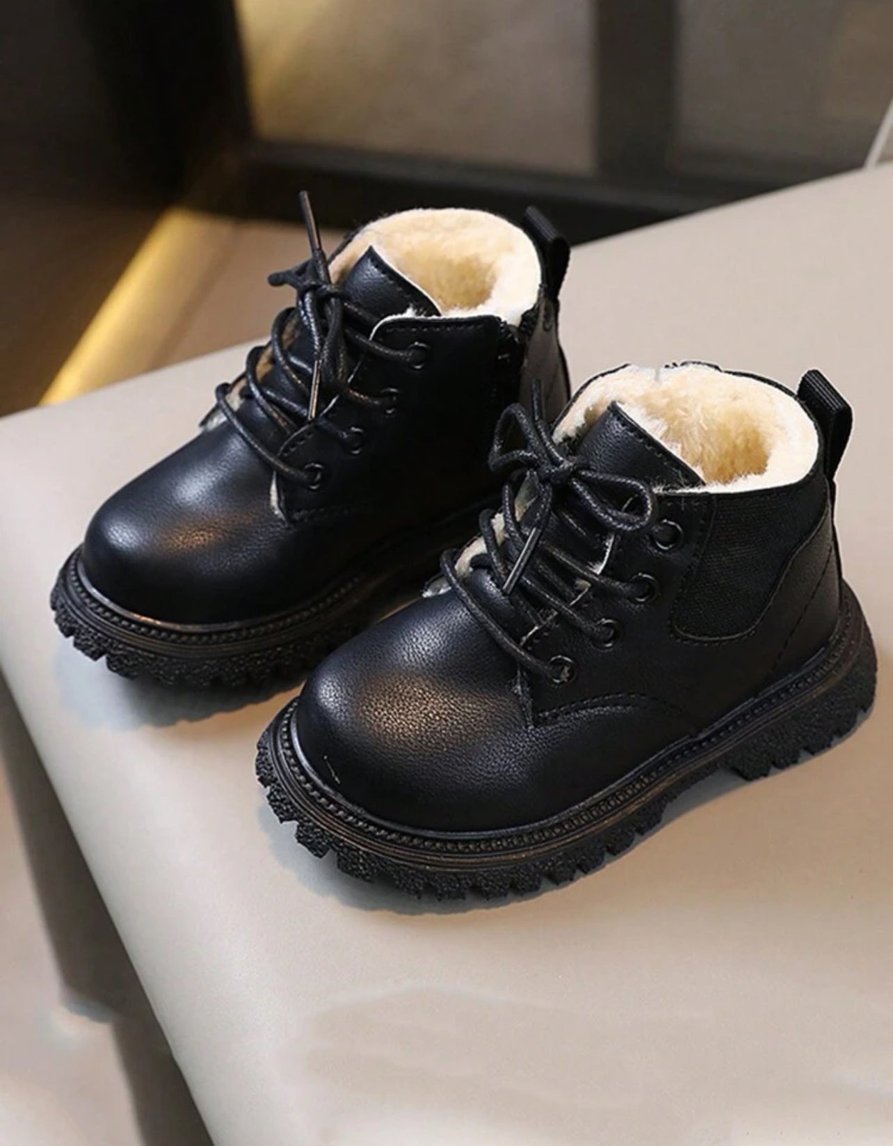 Bottes fille élégantes avec fermeture éclair