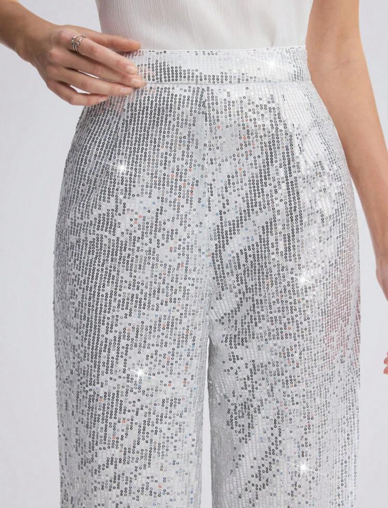 Pantalon avec jambe droite et paillettes