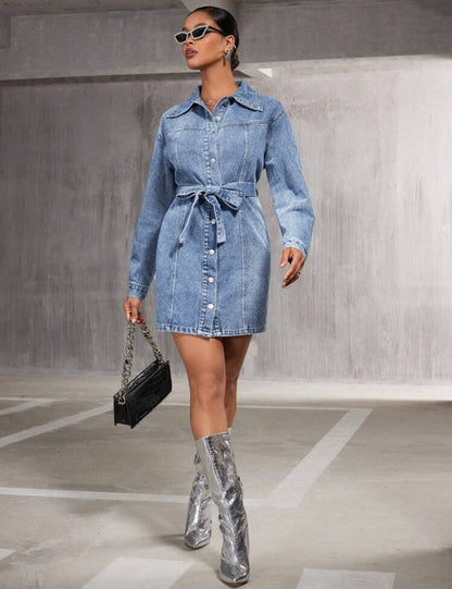 Robe en jeans avec ceinture et boutons