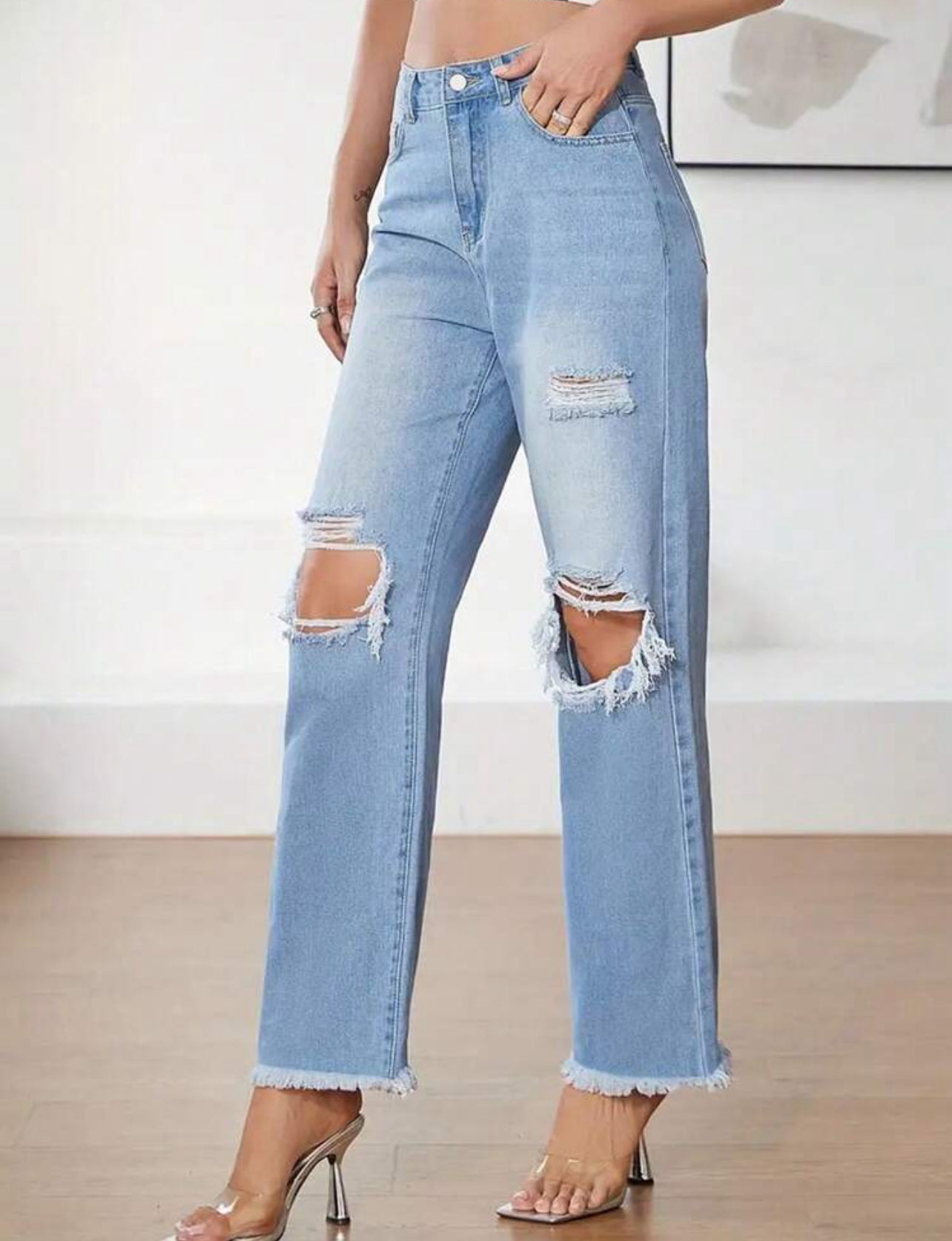 Mom-Jeans mit Riss