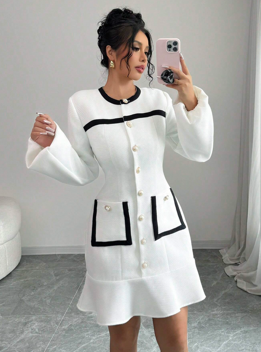 Robe élégante style vintage avec contrastes