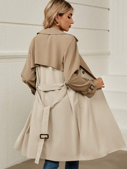 Trench elegante con cintura