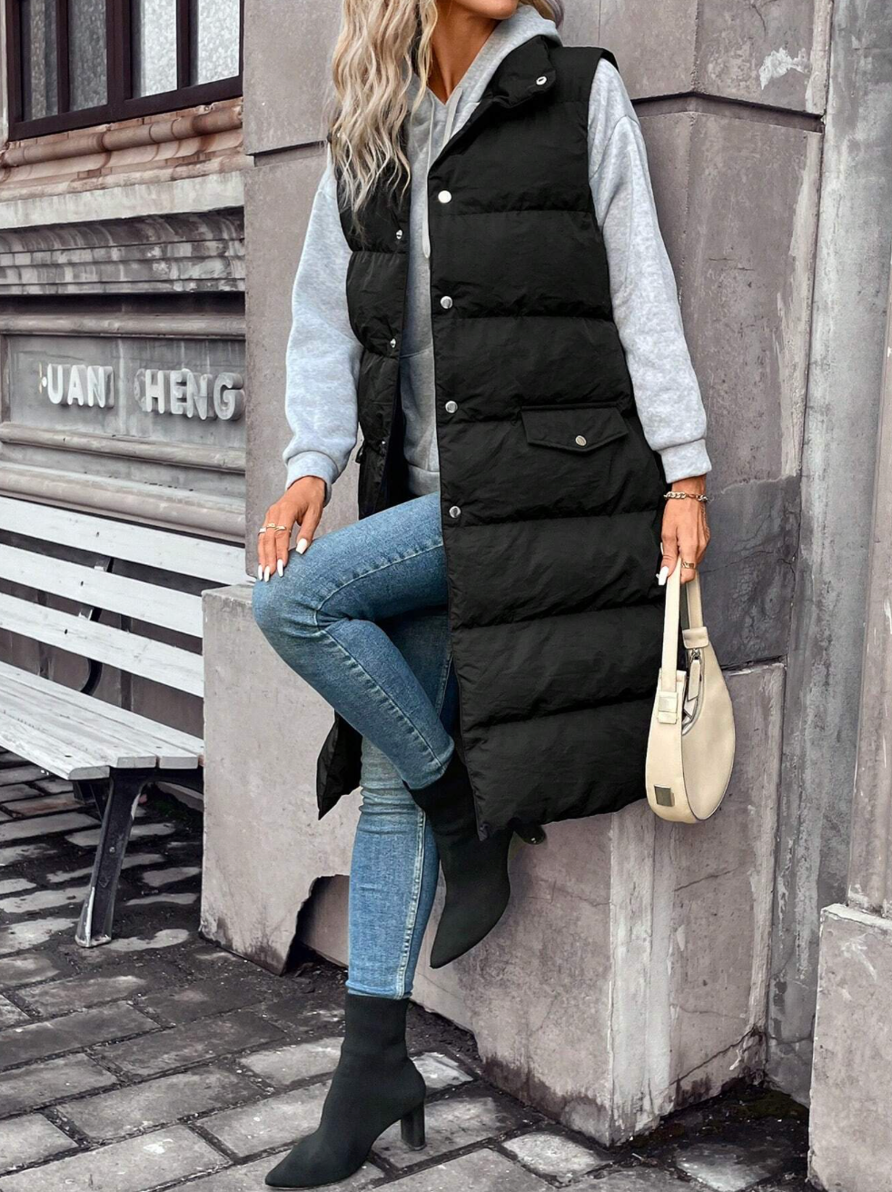 Gilet piumino con tasca con patta