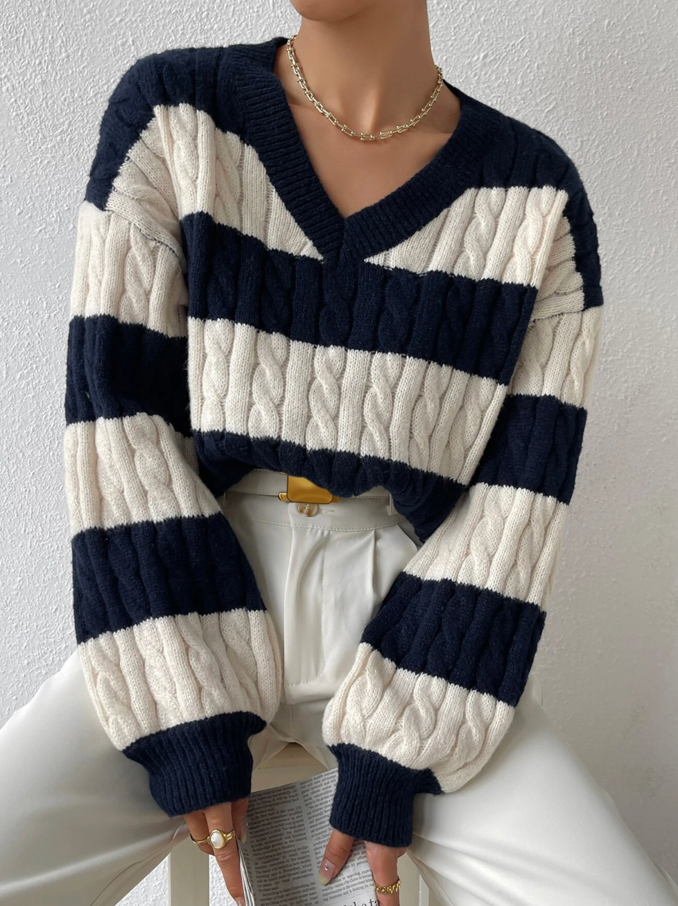 Stylischer geflochtener Strickpullover