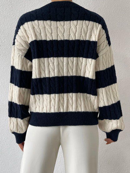 Stylischer geflochtener Strickpullover