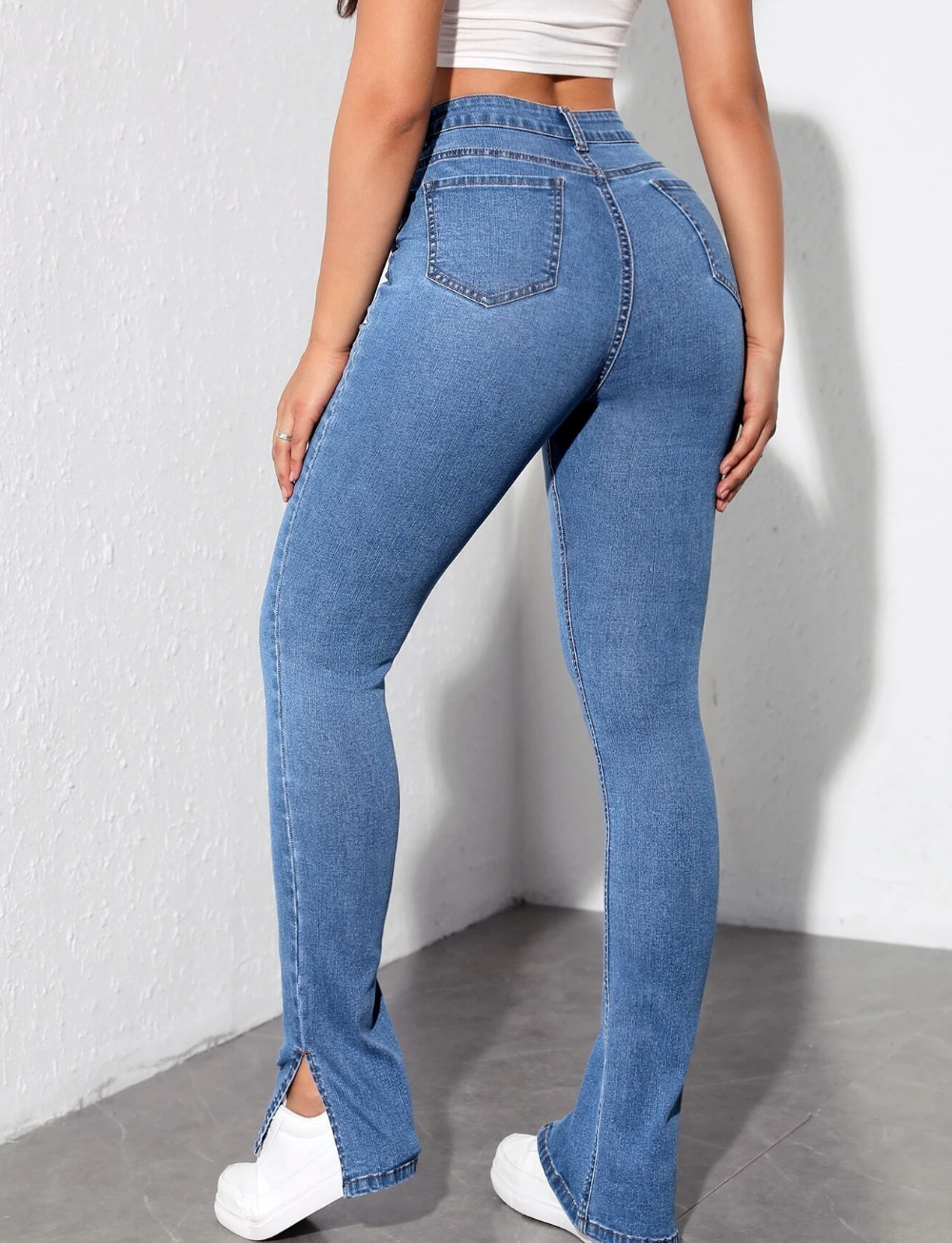 Jeans stretti con spacco