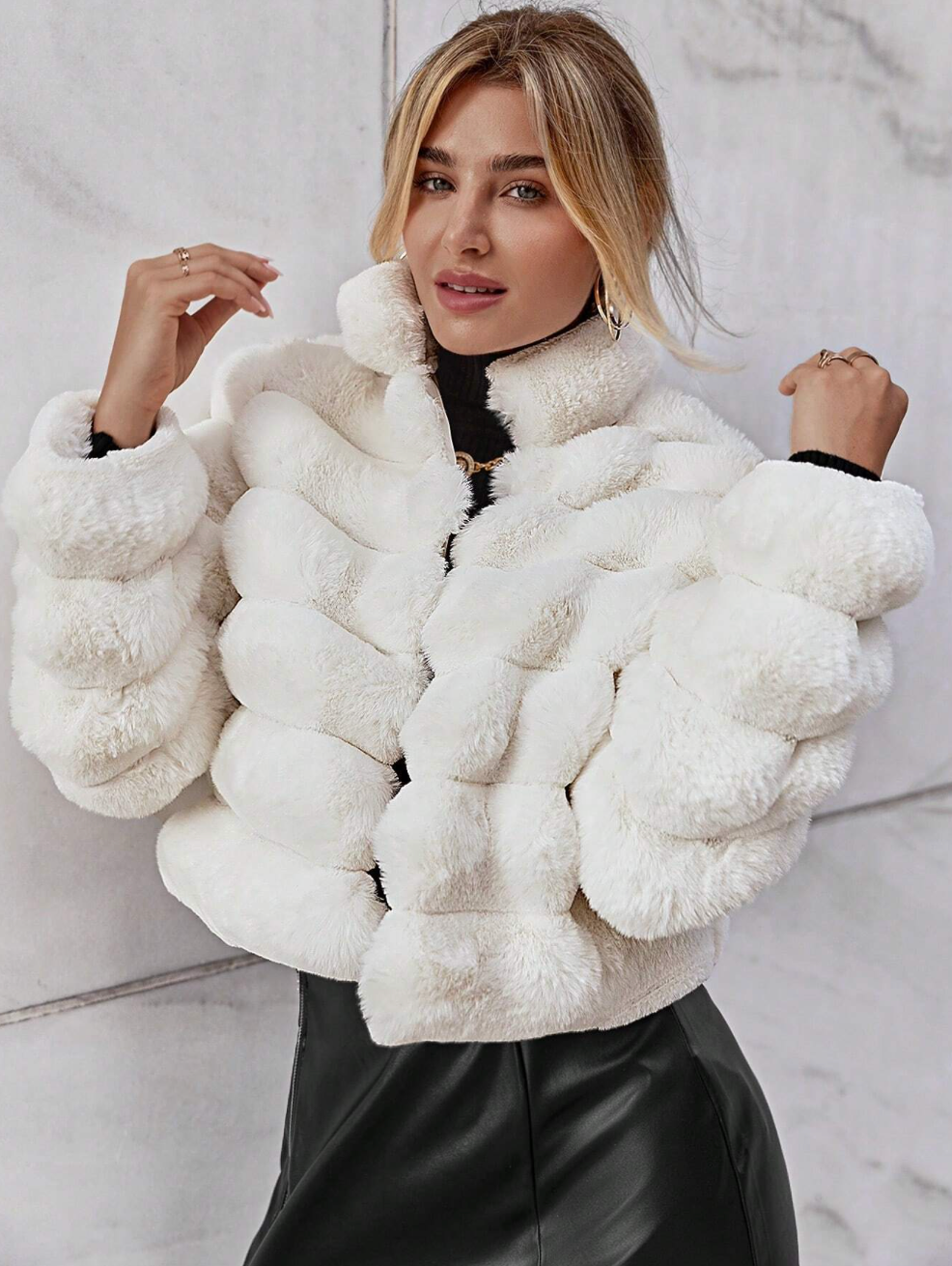 Manteau élégant court pelucheux