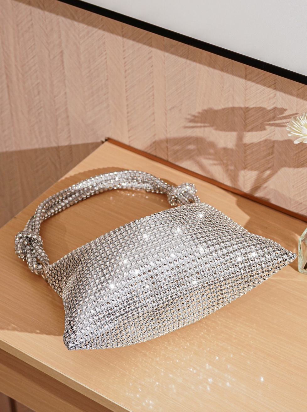 Sac de soirée avec strass et décor noeud