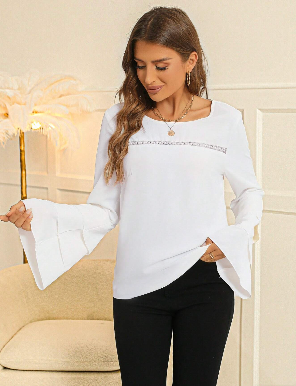 Elegante Bluse mit ausgestellten Ärmeln