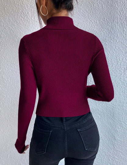 Gerippter Pullover mit Rollkragen und Perlendetail