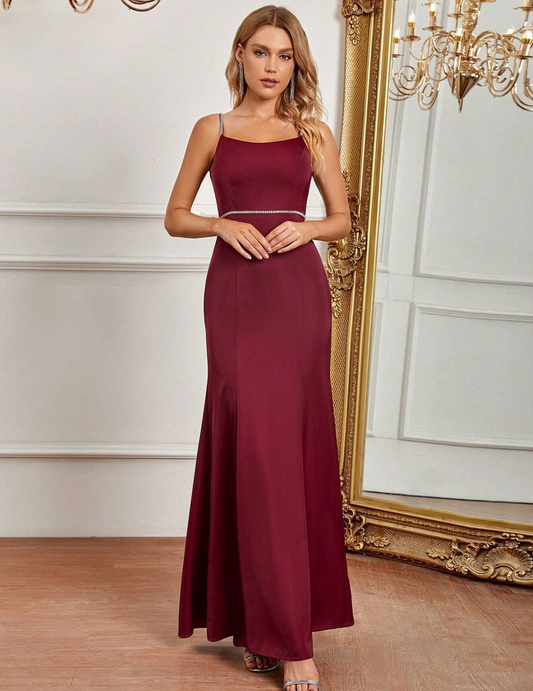 Langes formelles Kleid mit Strassdetails