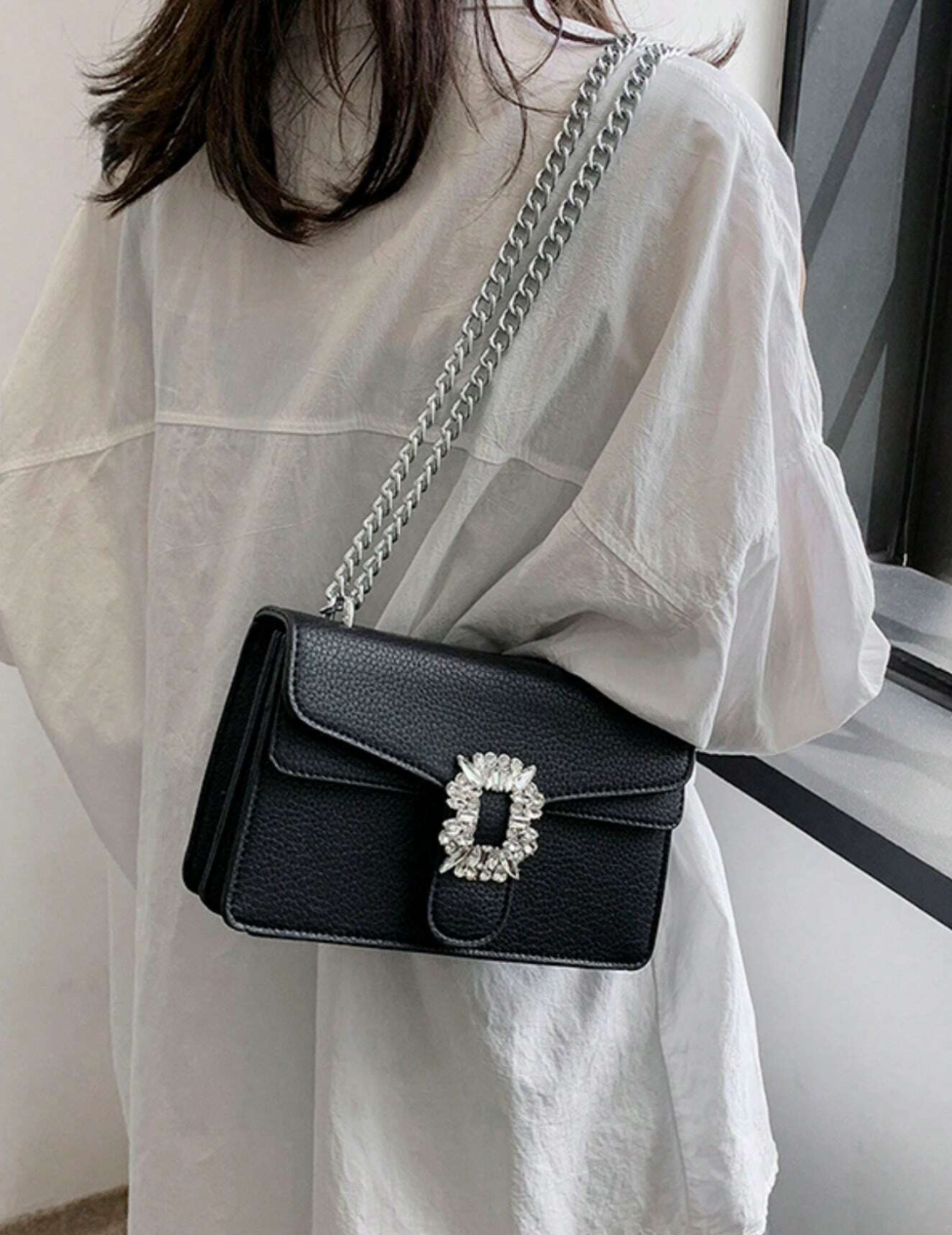 Sac à main carré avec serrure en strass