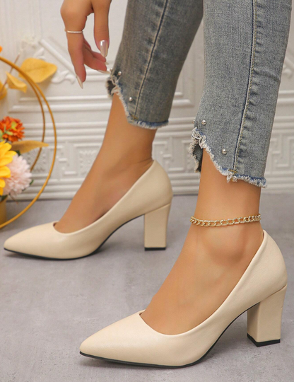 Pumps mit quadratischem Absatz