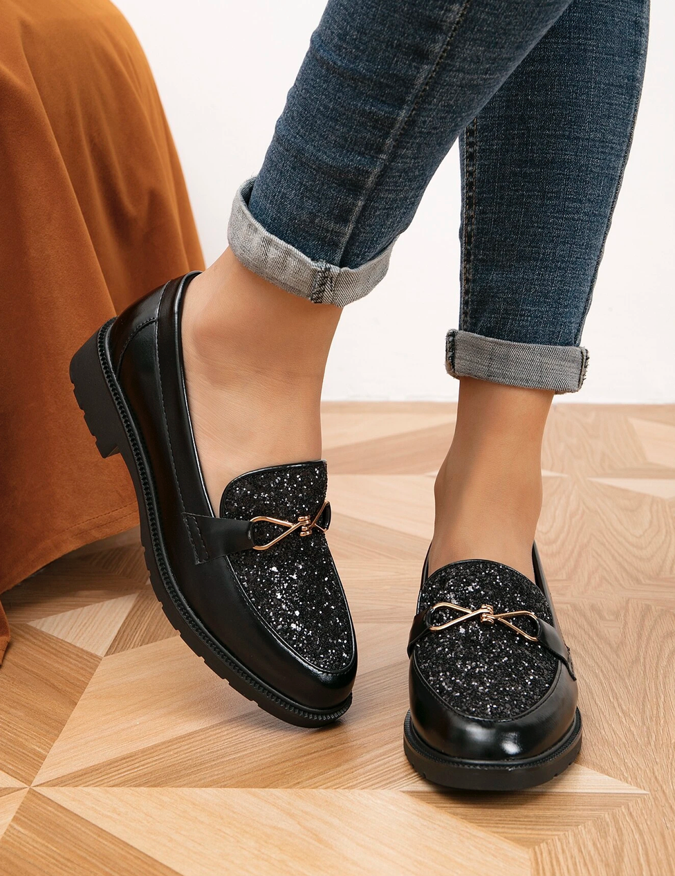 Mocassins plats avec paillettes et décor métallique