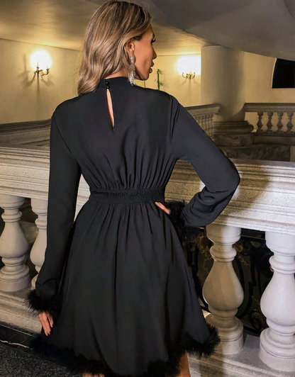 Robe élégante avec découpe moelleuse