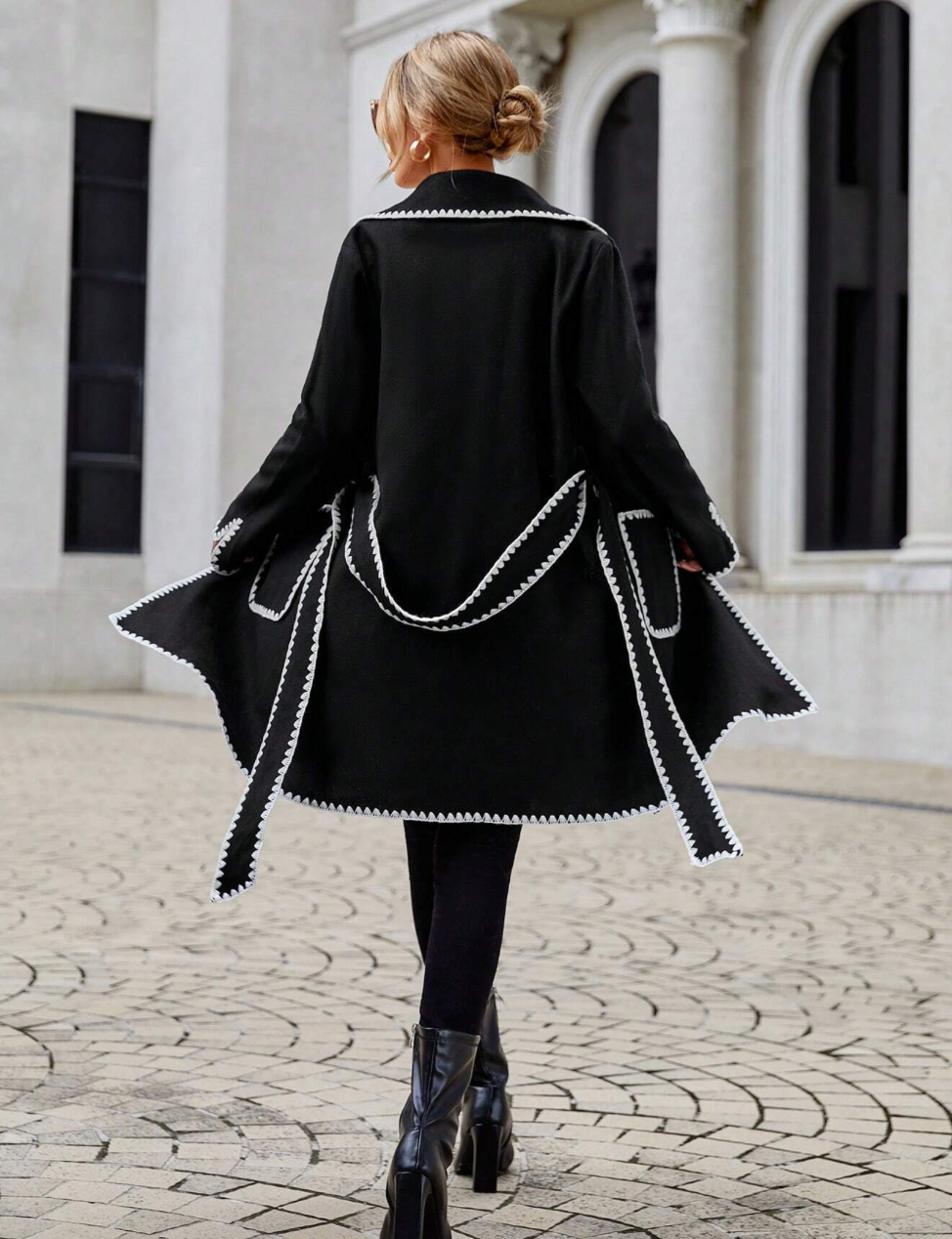 Cappotto elegante con collo a revers e cintura